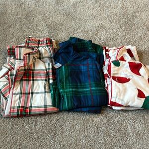 3 sets Xmas pjs 4t